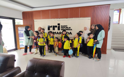 Kunjungan Edukatif Sekolah Khusus Pelita Bunda ke RRI Samarinda